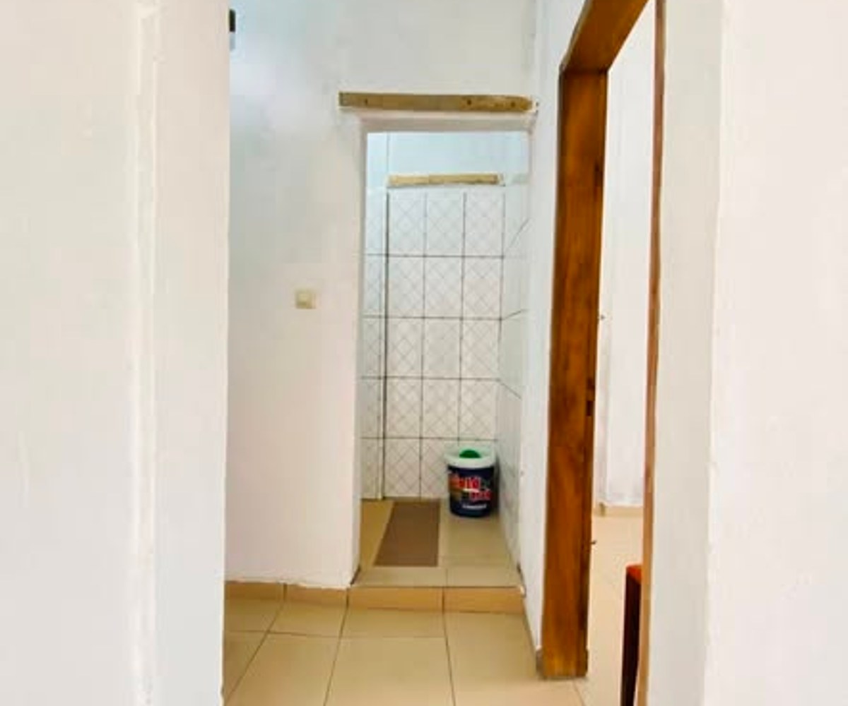 Studio moderne à louer à Village (marché) - Douala
