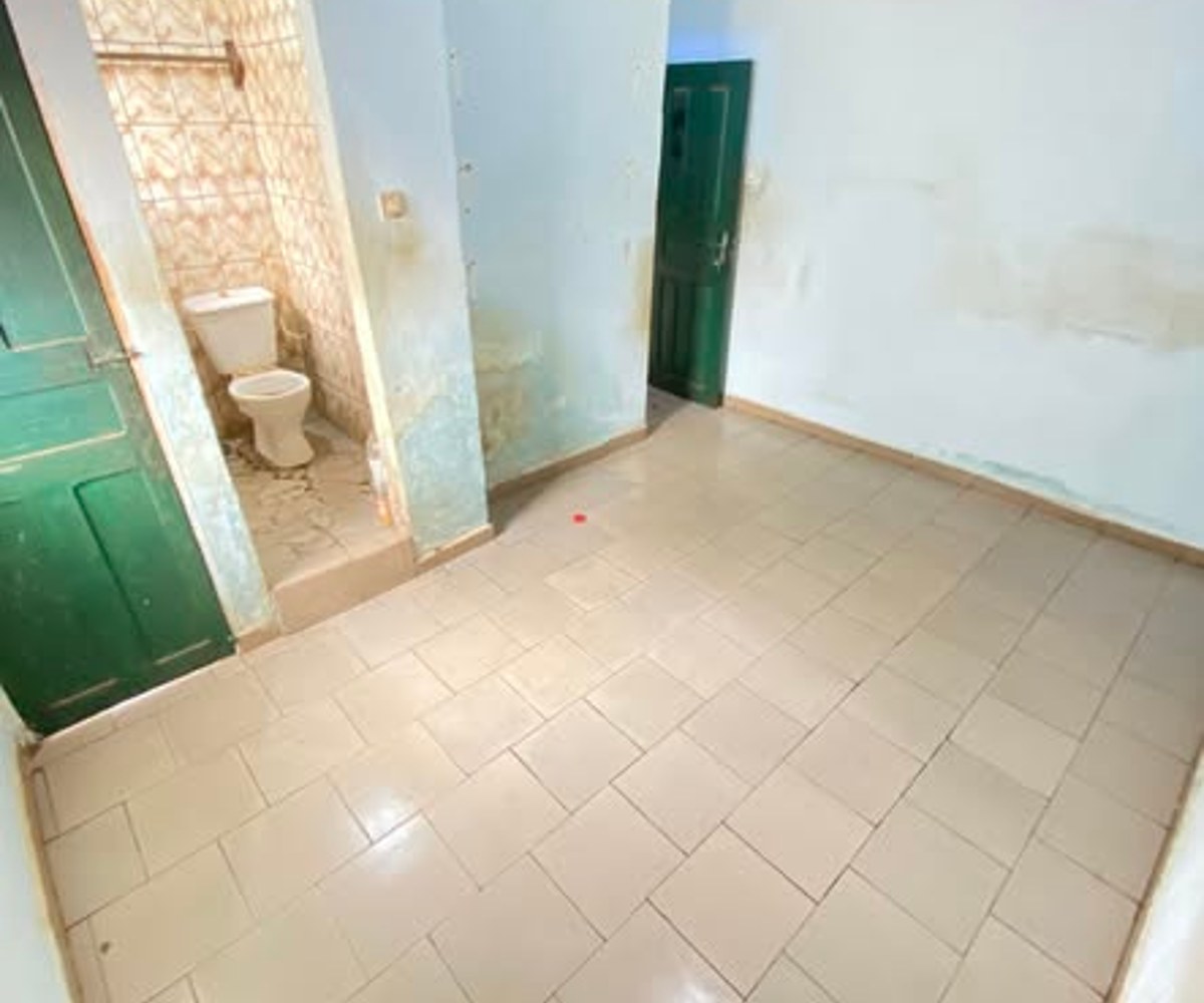 Chambre moderne à louer à Etoug-Ebe