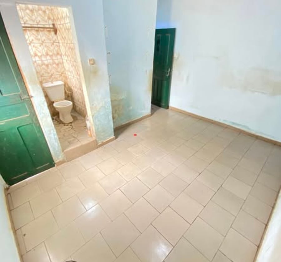 Chambre moderne à louer à Etoug-Ebe