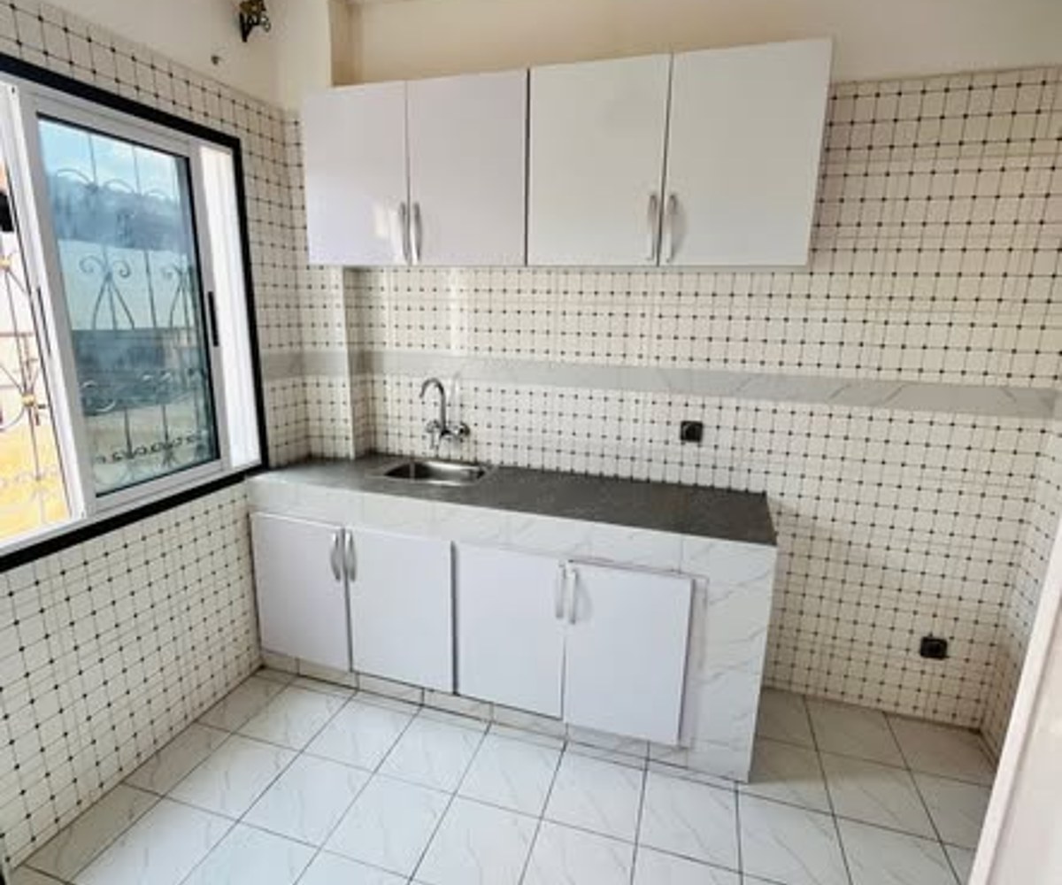 Appartement moderne à louer à Efoulan