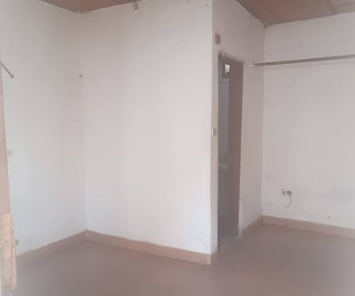Chambre moderne à louer à Etoug-Ebe