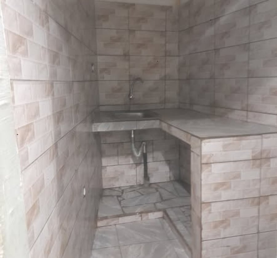 Chambre moderne avec cour et puit – Etoug-Ebe