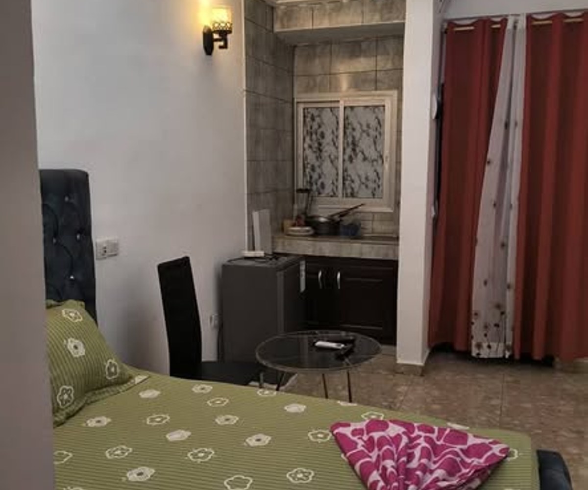 Chambre meublée à Ndogbong, Douala – 10 000 F/nuit