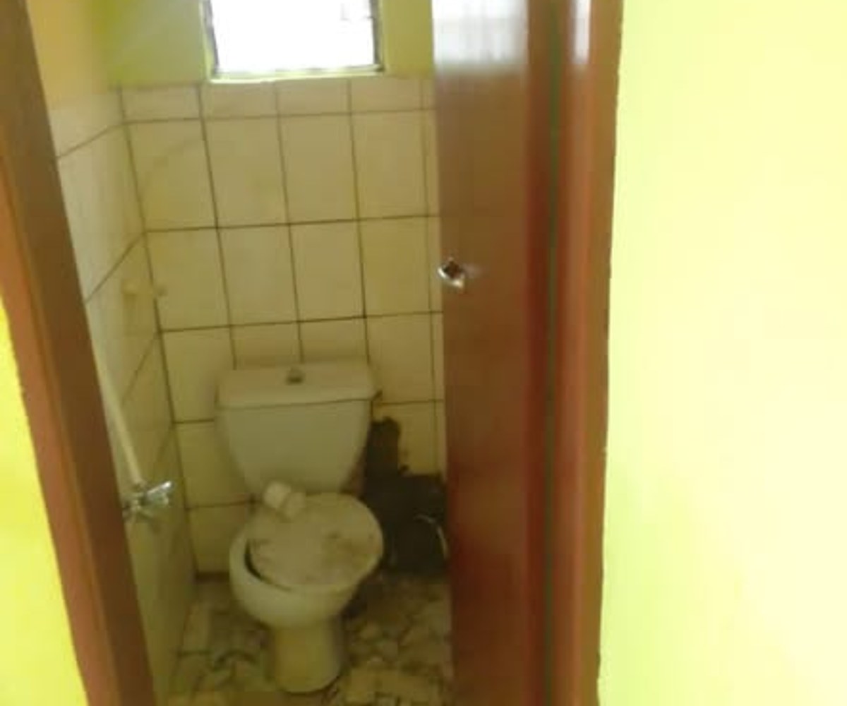 Chambre avec douche personnelle à louer - Kotto Mbangue