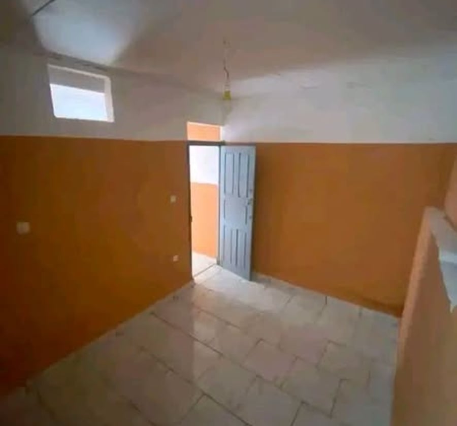 Studio moderne à Nyalla (Entrée école)