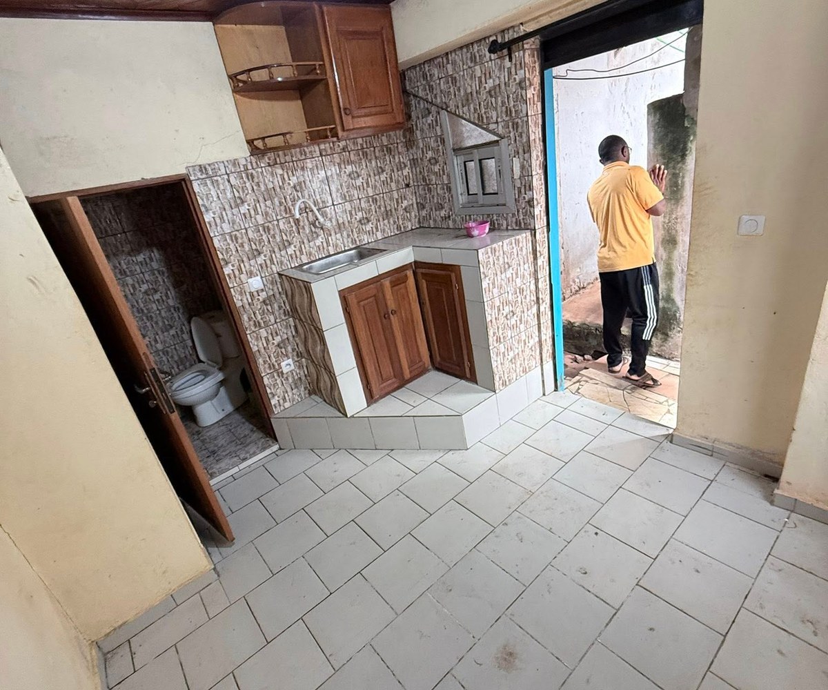 Chambre moderne à louer à Nkolfoulou, Yaoundé