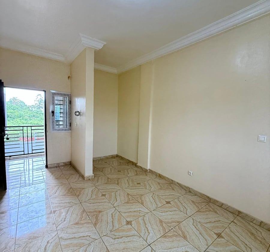Belle chambre à louer à Tsinga Village