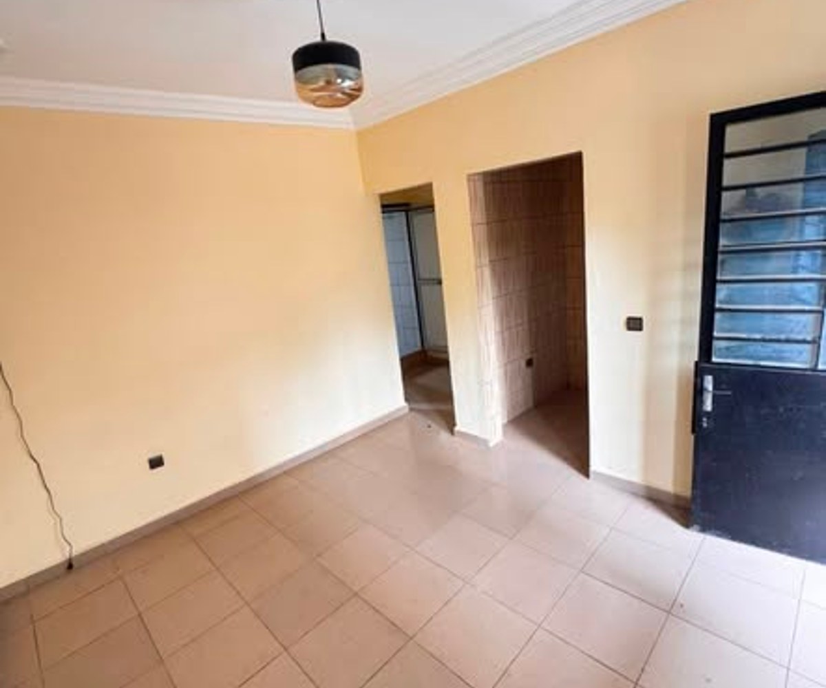 Studio et 4 pièces à PK21 - Douala