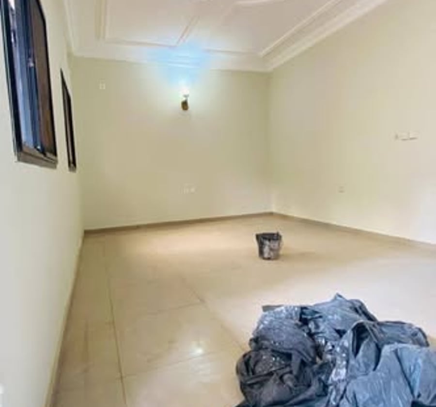 Studio moderne à louer à Biyem Assi