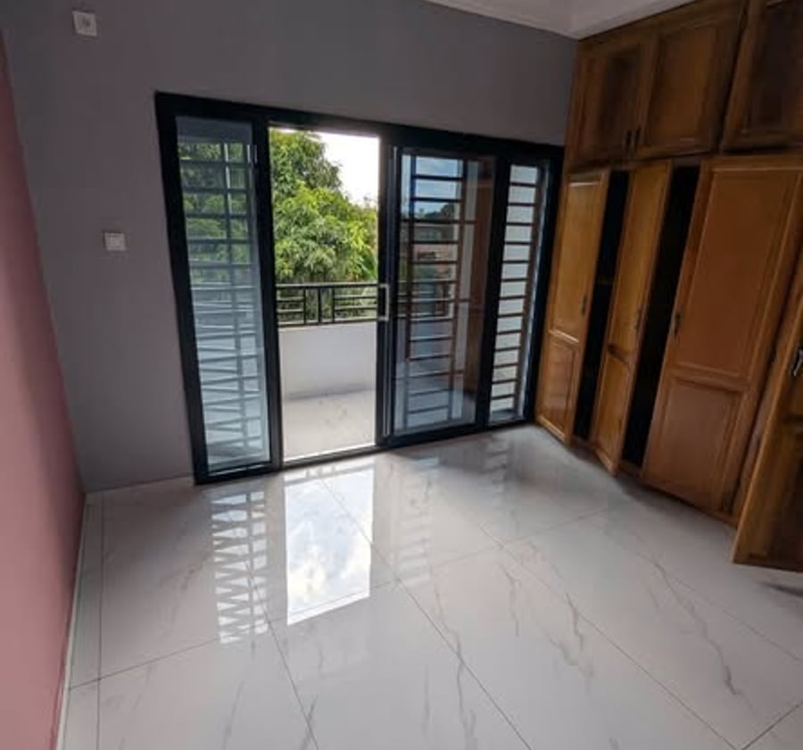 Duplex moderne 4 chambres – Olembé