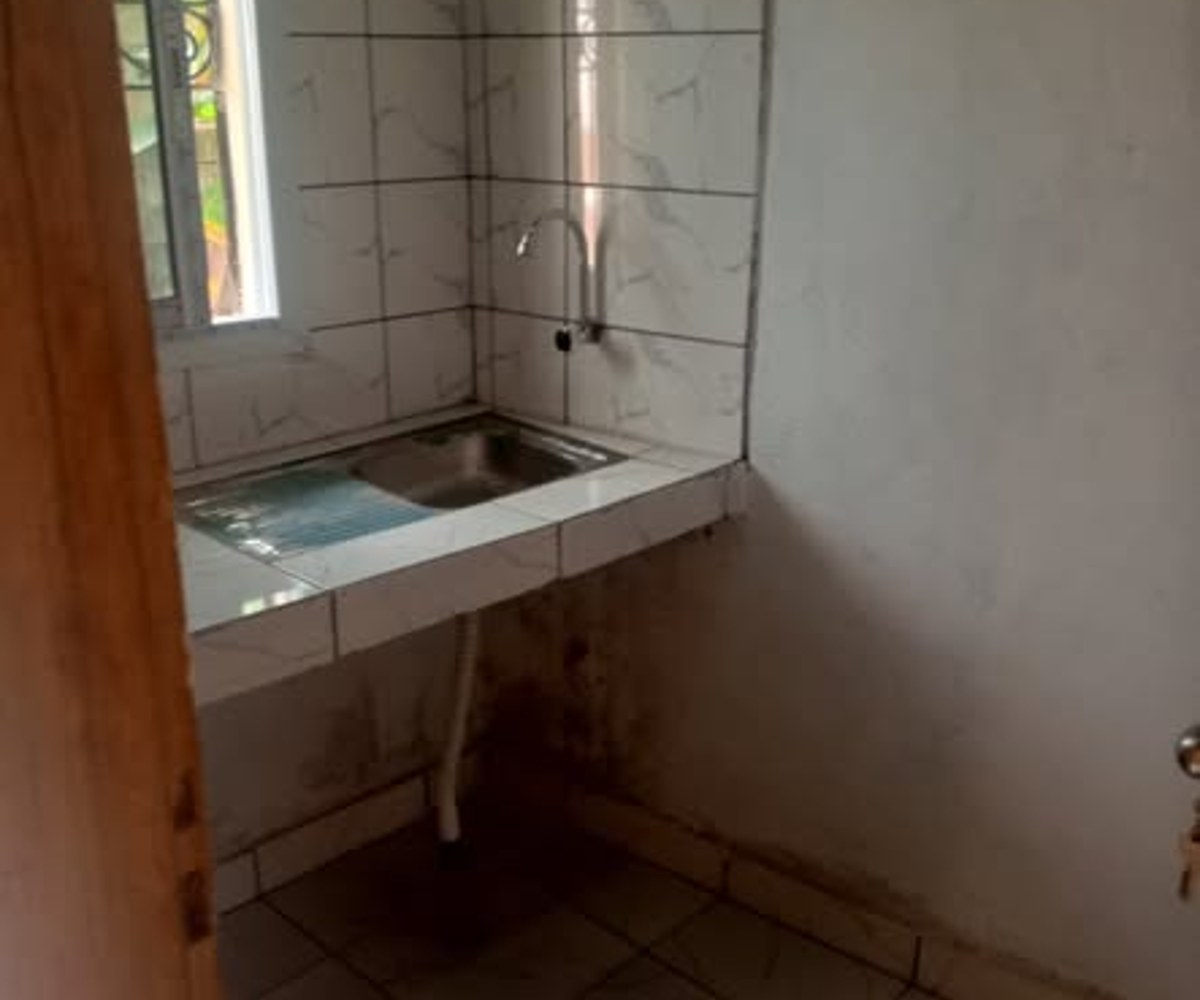 Chambre moderne à louer - Village, Douala