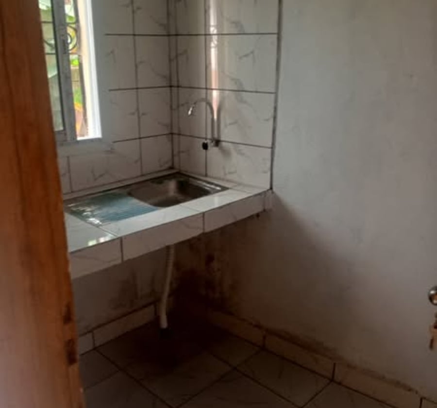 Chambre moderne à louer - Village, Douala