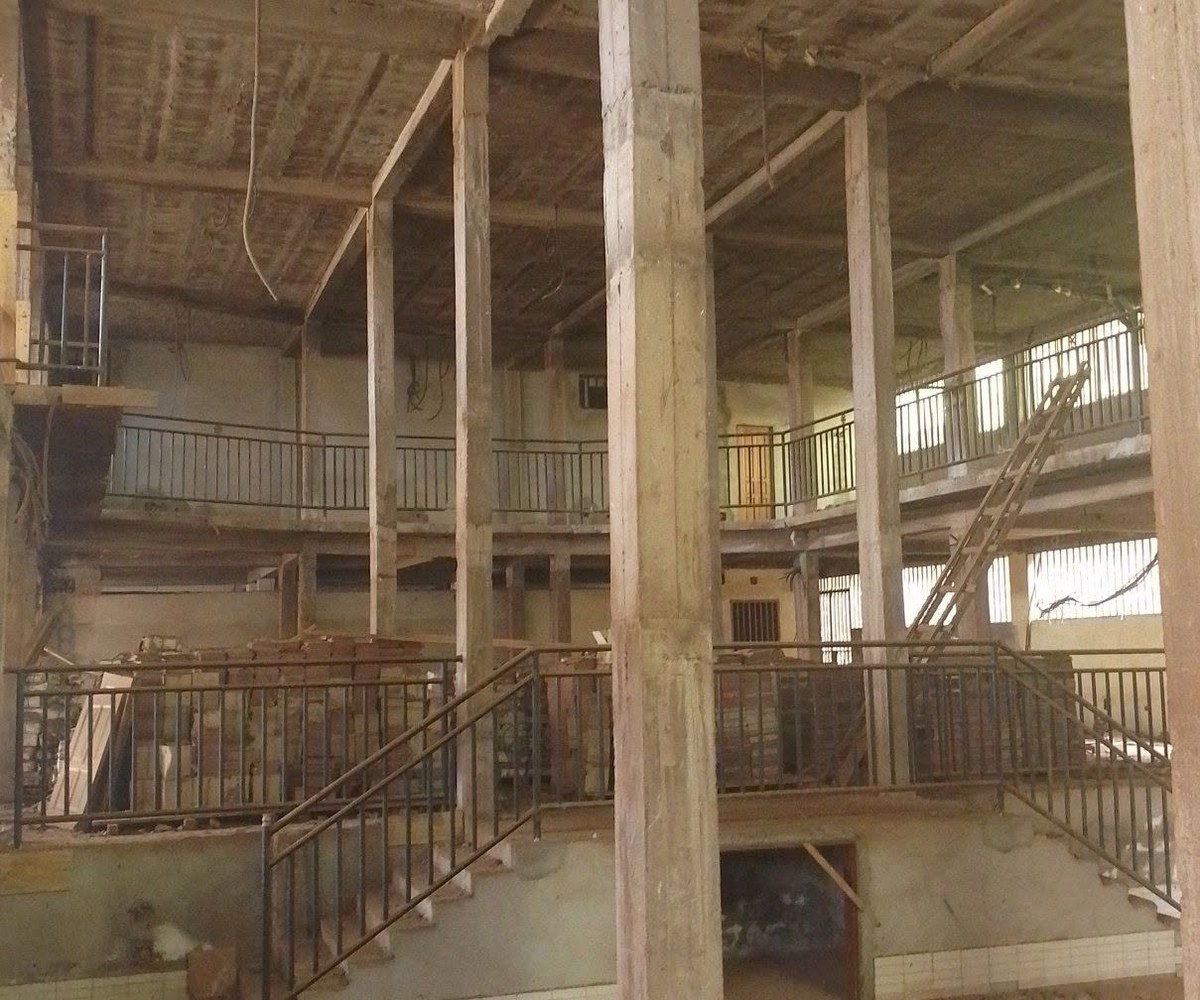Entrepôt à louer à Yaoundé Ekoudou