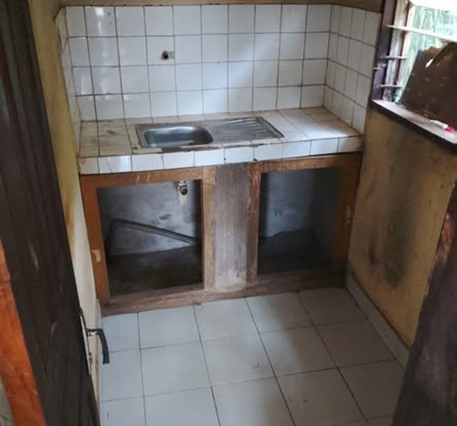 Studio 4 pièces - carrefour Etoug-Ebe