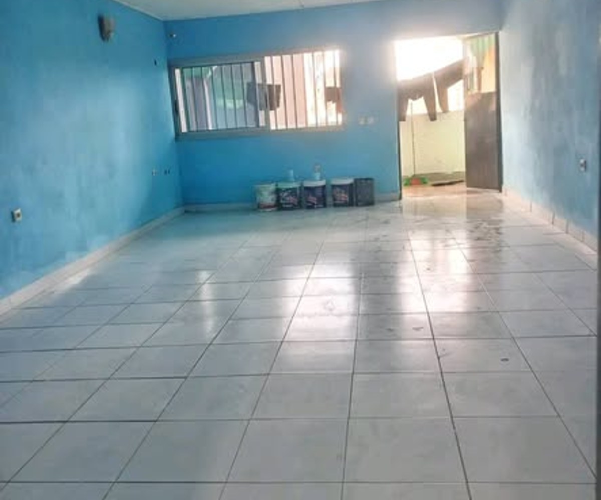 Très vaste studio moderne à louer - Logbaba, Plateau
