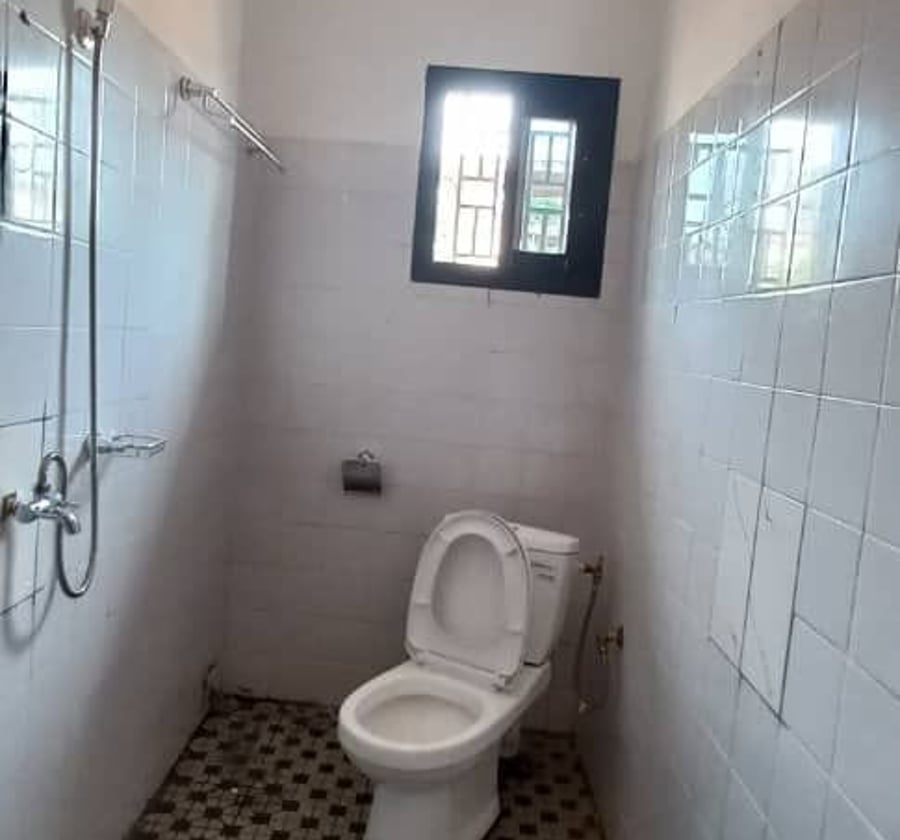 appartement moderne à louer à mvan 3 chambres 2 douches dans la barrière avec parking bien sécurisé par de moto a prendre 115mil service imm