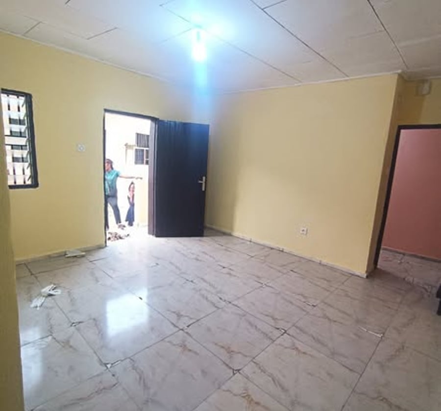 Studio moderne à louer à Biyem-Assi (Acacia) - 65 000 FCFA/mois