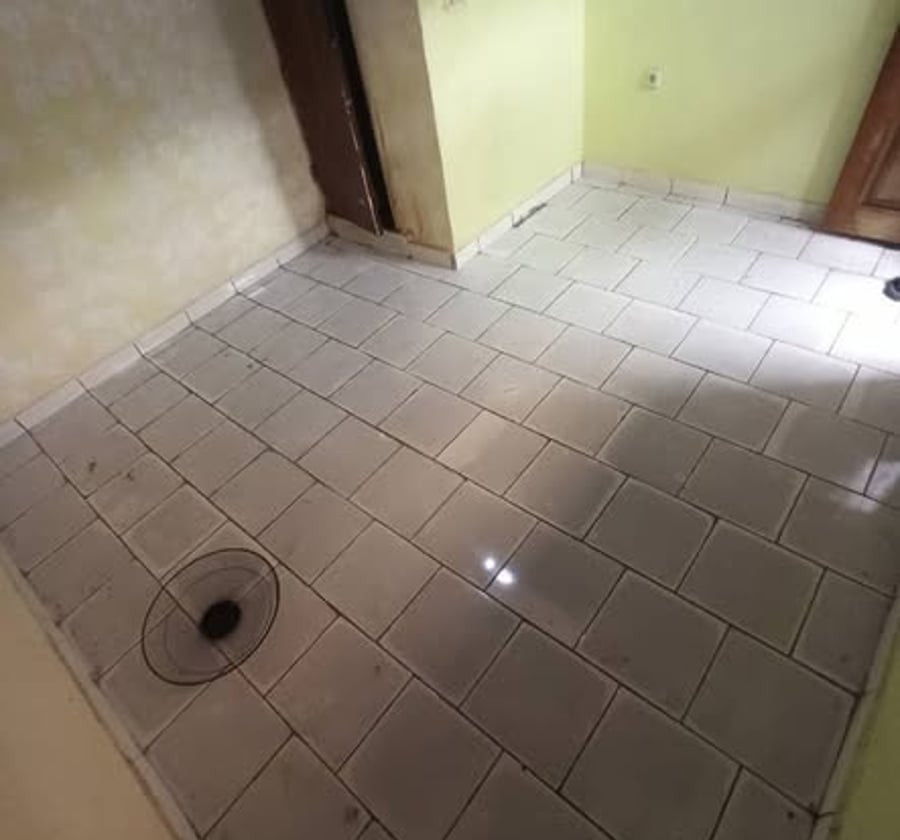 Chambre moderne à louer à Yassa TradEx, mini cité sécurisée