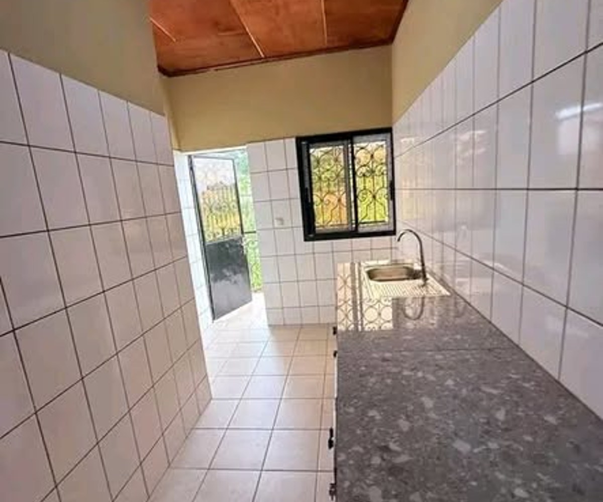 Studio VIP neuf à louer - Nkolfoulou