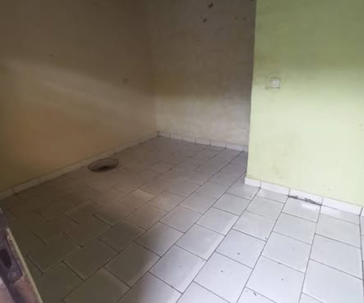 Chambre moderne à louer à Yassa TradEx, mini cité sécurisée