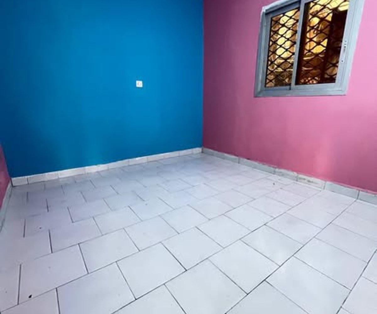 Studio moderne à louer à Kotto Chefferie