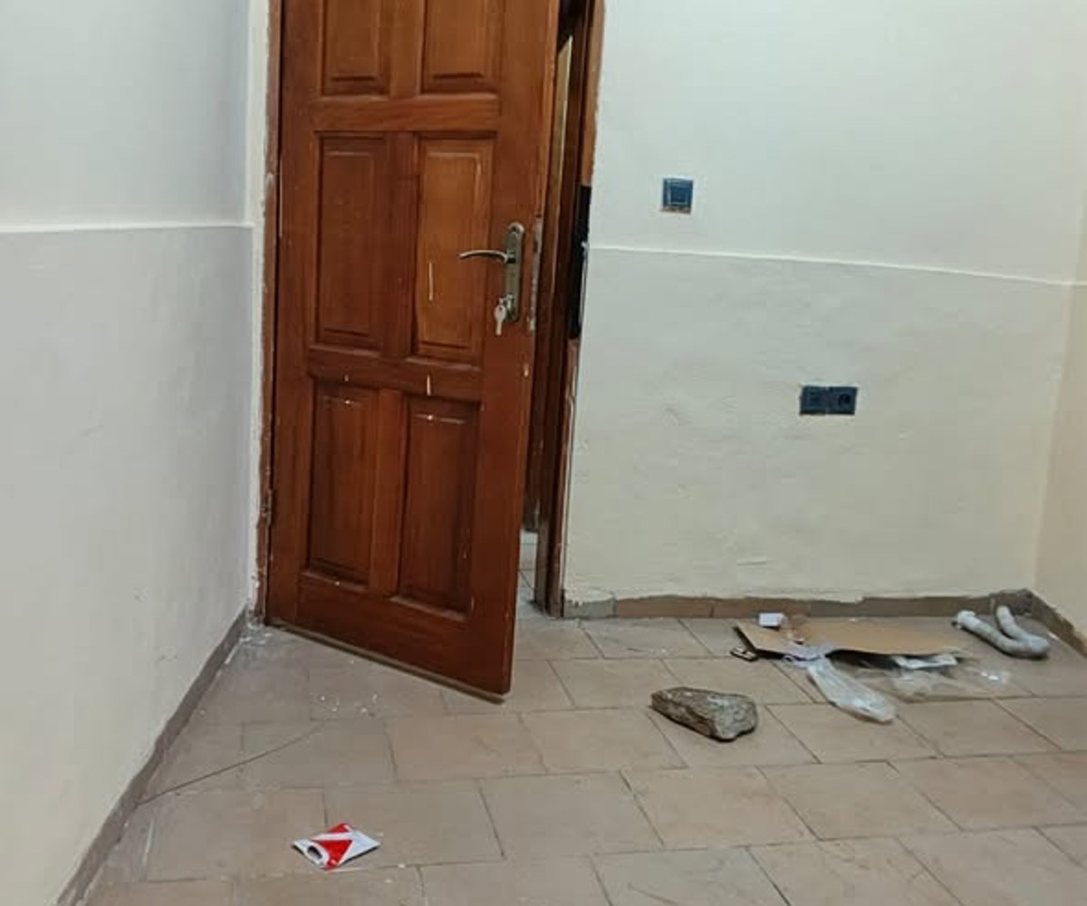 Grande chambre moderne à louer à Yaoundé École de Police