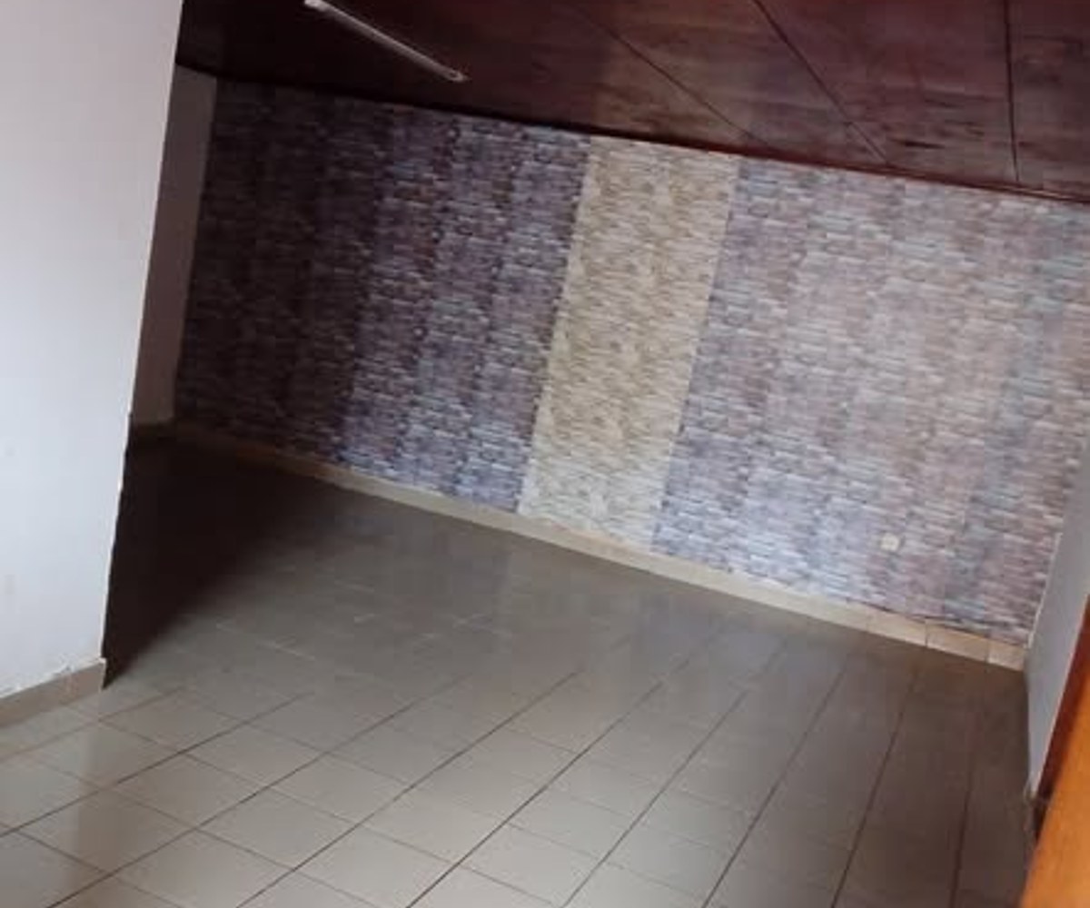 Vaste appartement moderne à louer à Odza