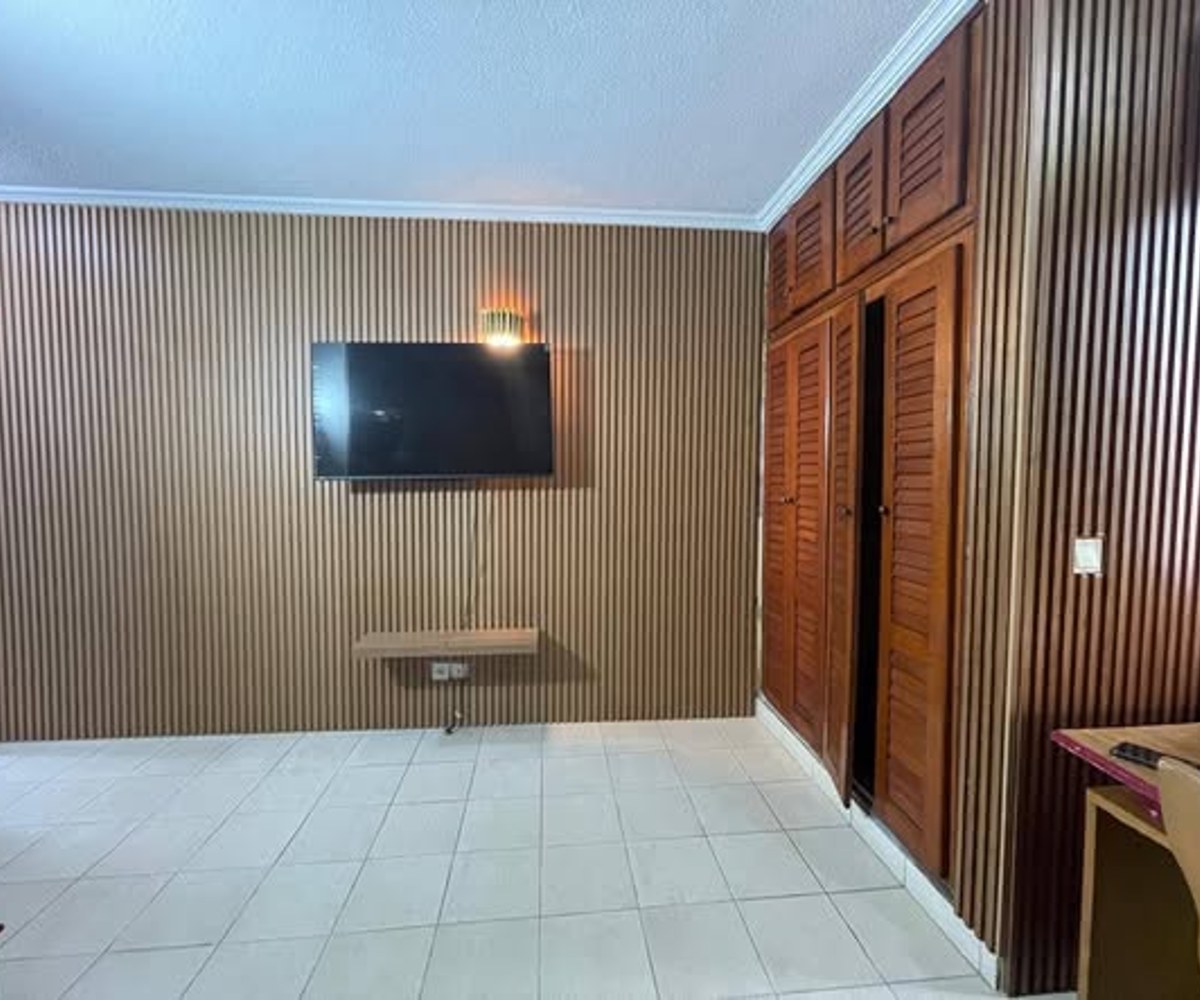 Chambre meublée à Akwa - 20 000 FCFA/nuit