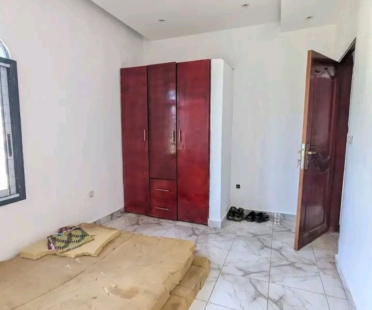 Studio moderne à louer à Odza Borne 10