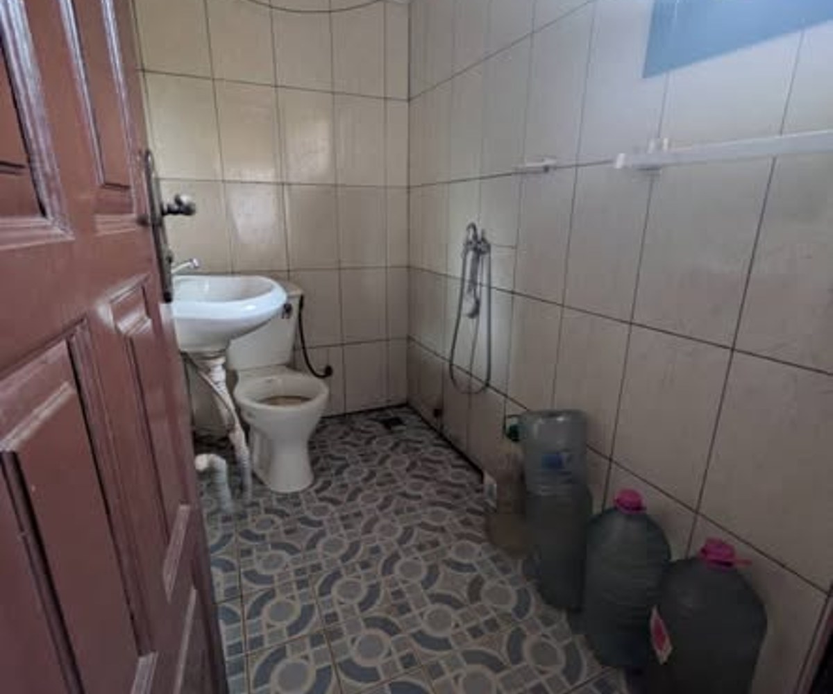Grande chambre moderne à louer - Odza