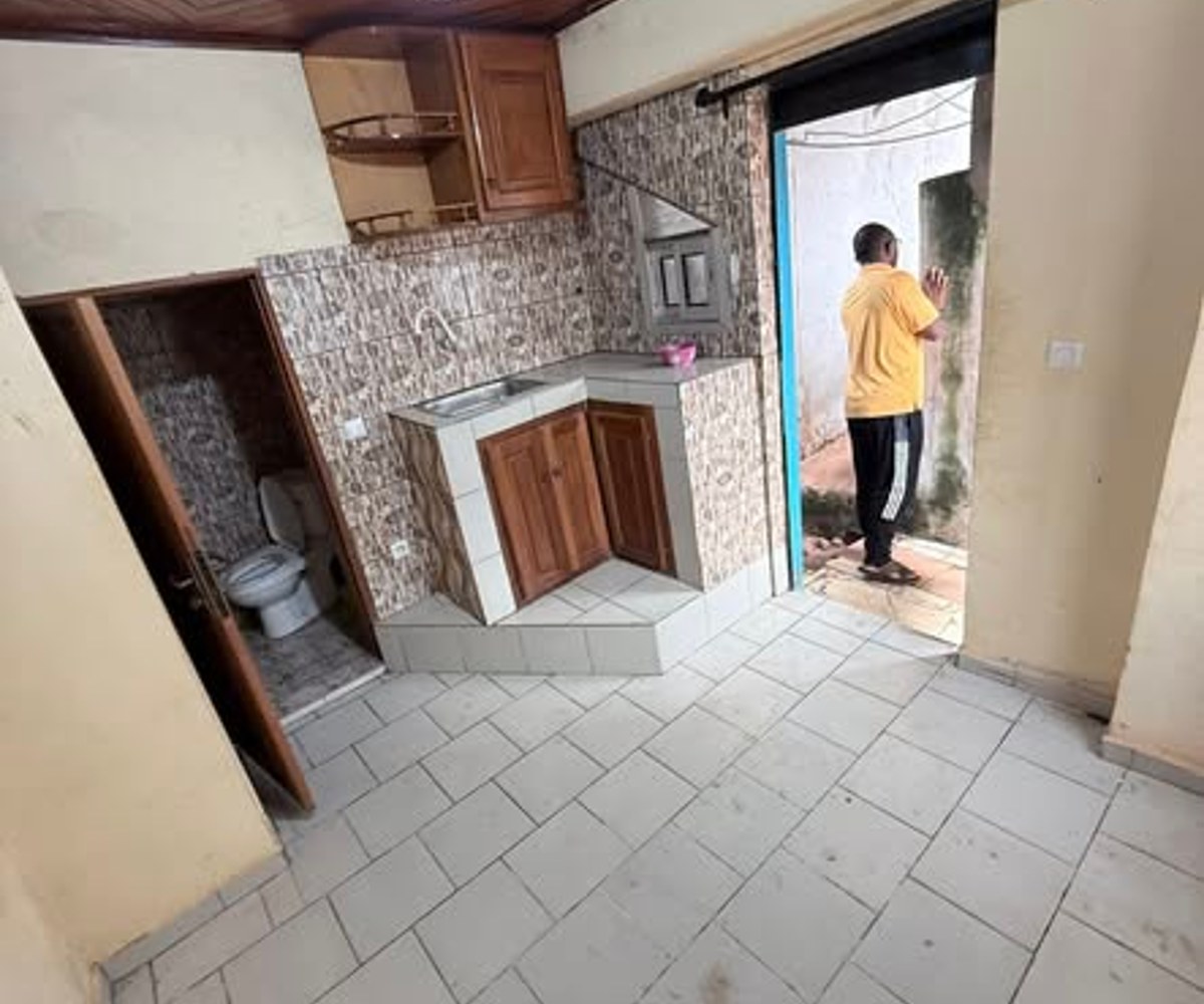 Chambre moderne à louer à Nkolfoulou, Yaoundé