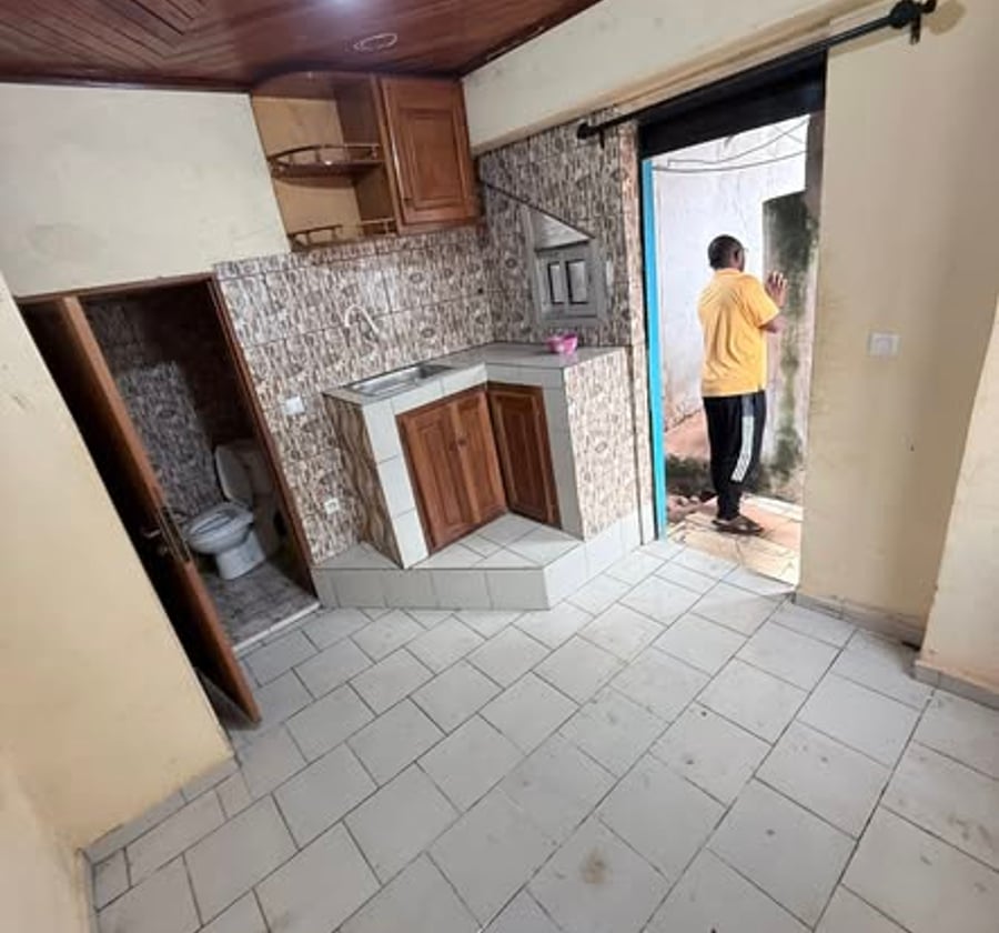Chambre moderne à louer à Nkolfoulou, Yaoundé