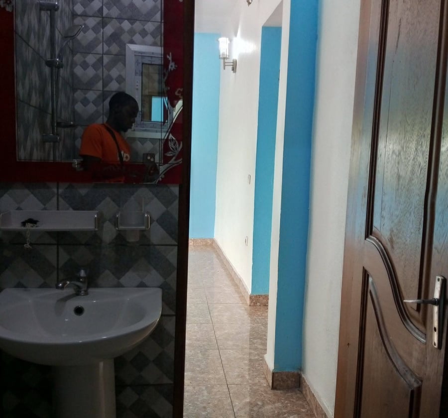 Appartement à louer à Ekie, Yaoundé - 2 chambres