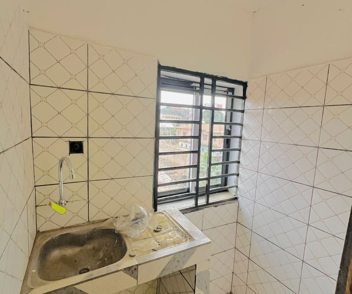 Studio moderne à louer à Biyem Assi