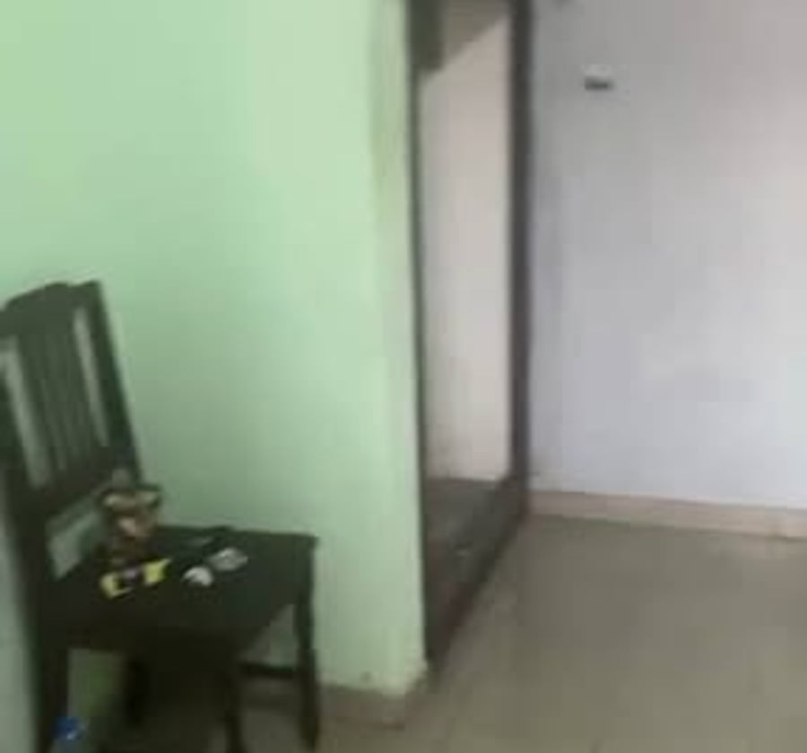 Grande chambre à louer à PK8, Douala