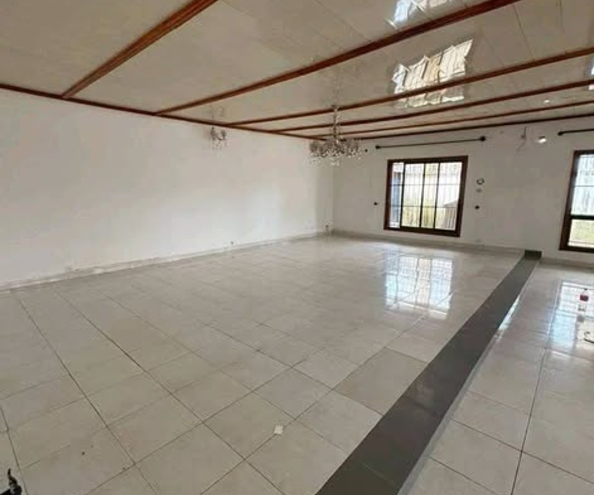 Villa à louer - Bonapriso, Douala