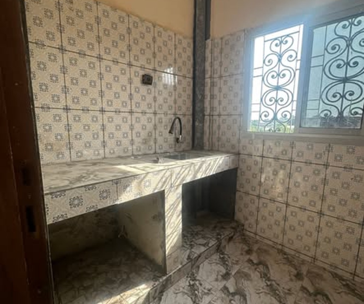 Appartement moderne à PK 13, Douala - 2 chambres avec parking et forage