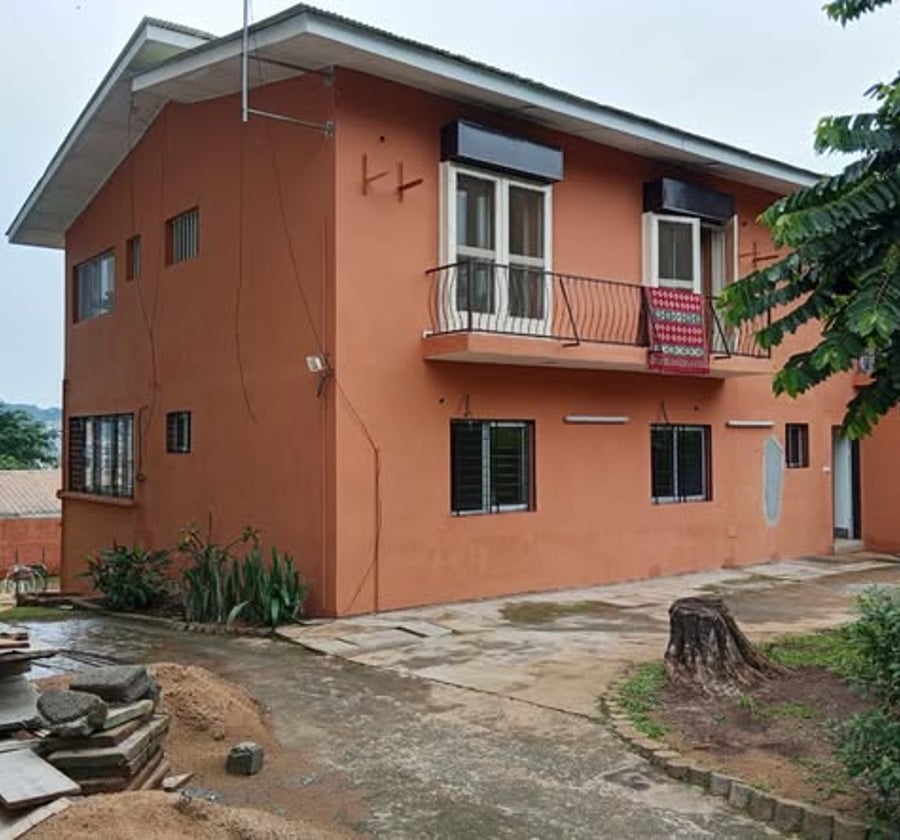 Joli duplex à louer à Bastos