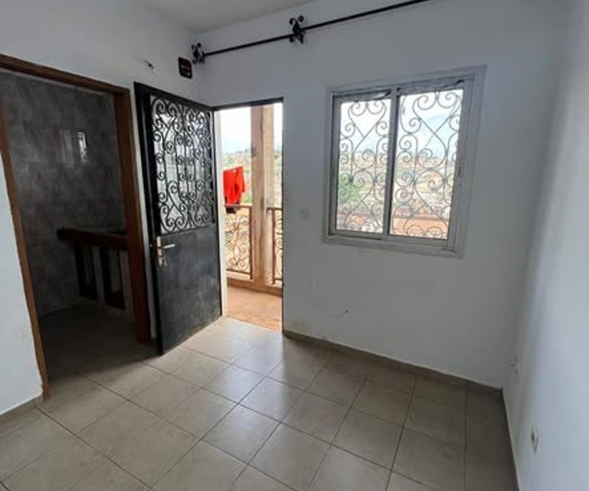 Chambre moderne à louer - Biyem-Assi TKC