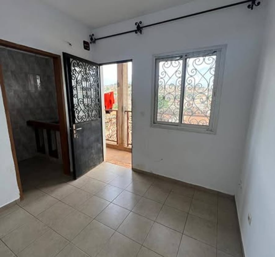 Chambre moderne à louer - Biyem-Assi TKC