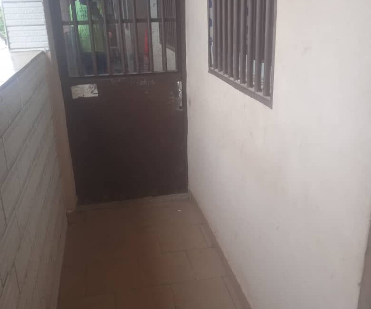 Grand studio moderne à louer - PK 8, Douala