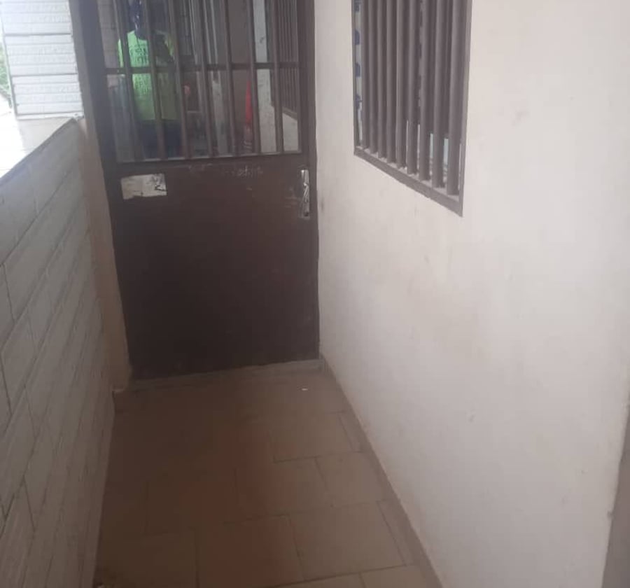 Grand studio moderne à louer - PK 8, Douala