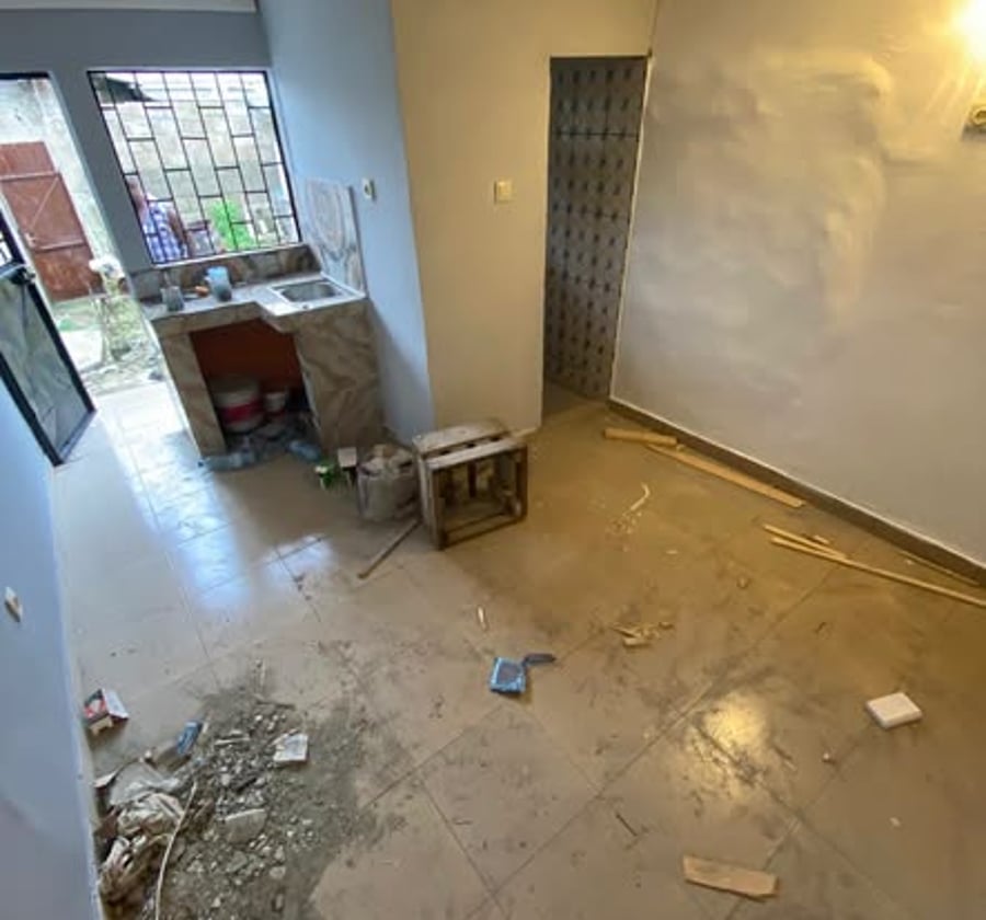 Vaste chambre à louer - Logbaba, Douala