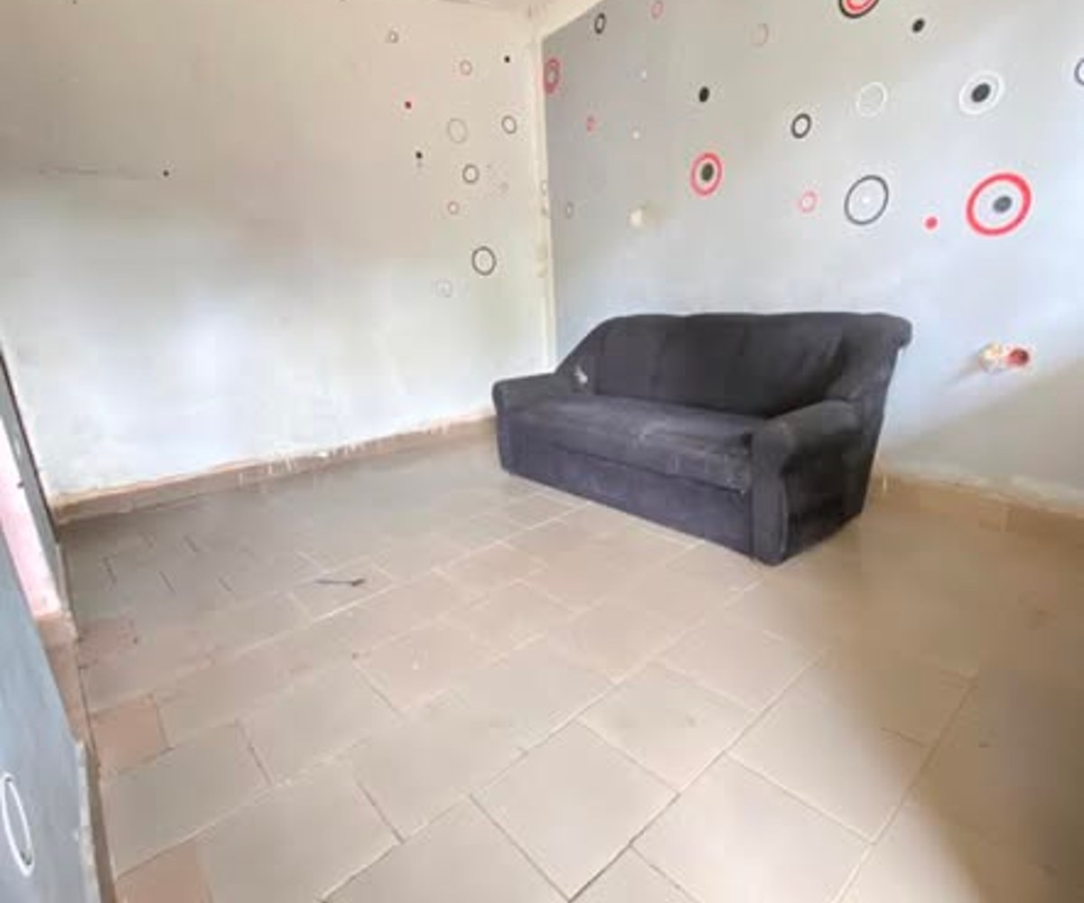 Vaste chambre moderne à louer à Jouvence