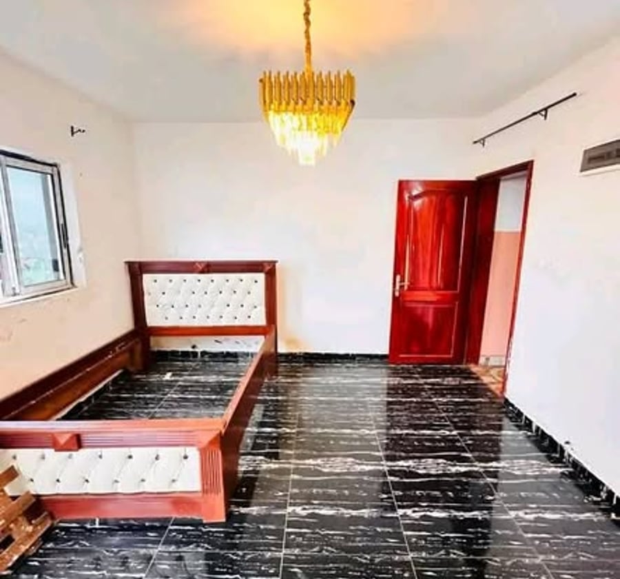 Chambre moderne à Bonamoussadi Santa Lucia