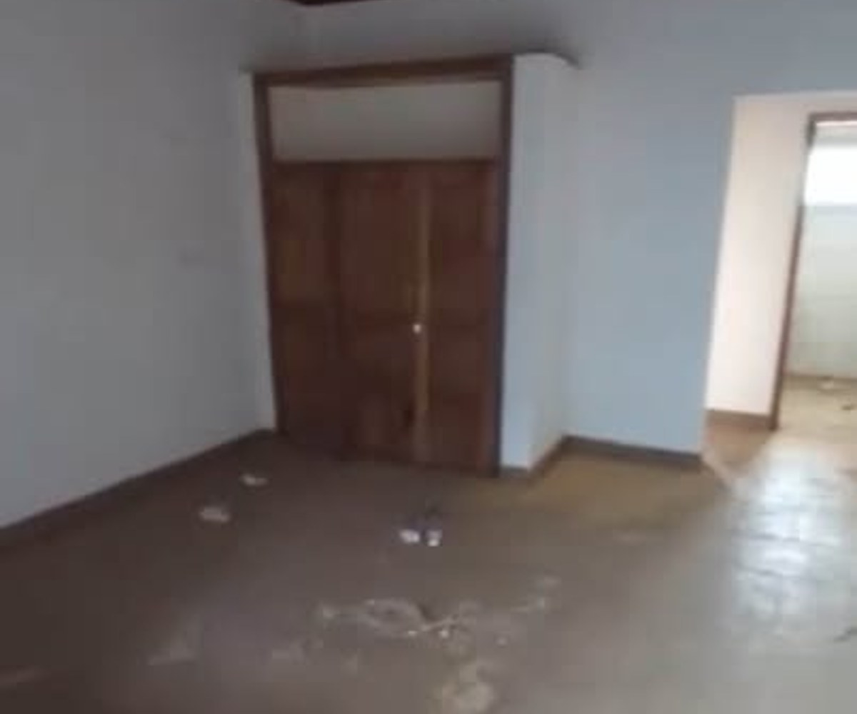 Vaste chambre moderne à Nkolfoulou