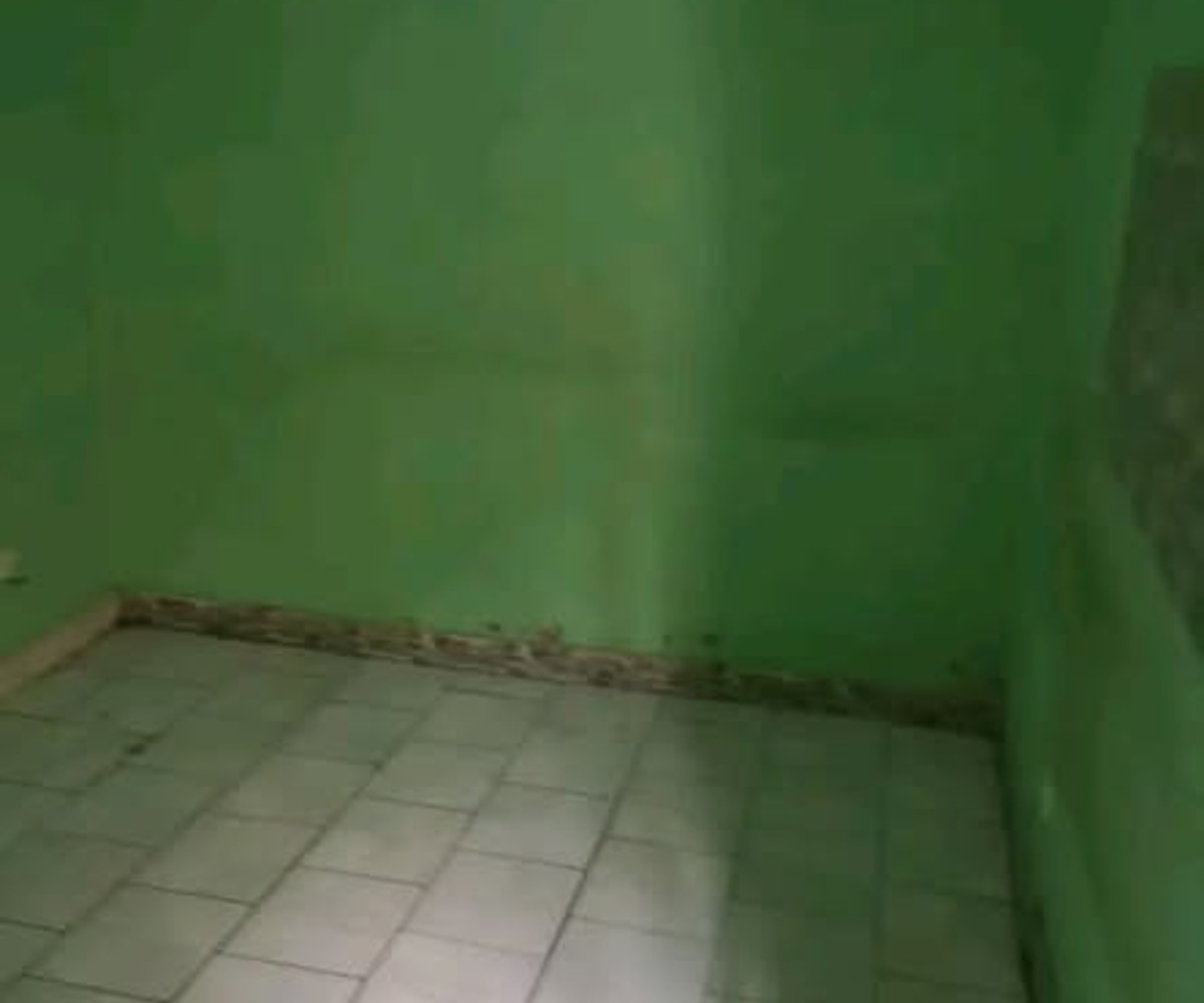 Studio moderne à Emombo