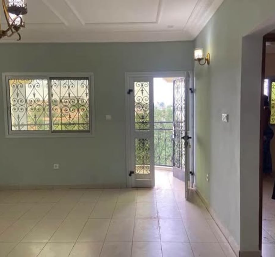Studio moderne à louer – Mimboman Maetur