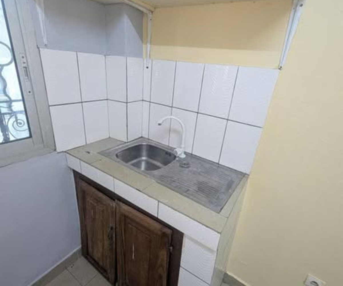 Studio staffé à Makepe, Douala