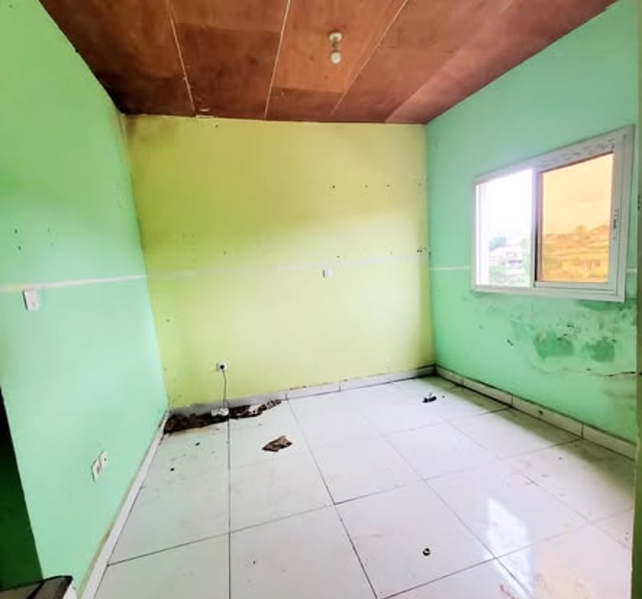 Chambre moderne à louer - Efoulan